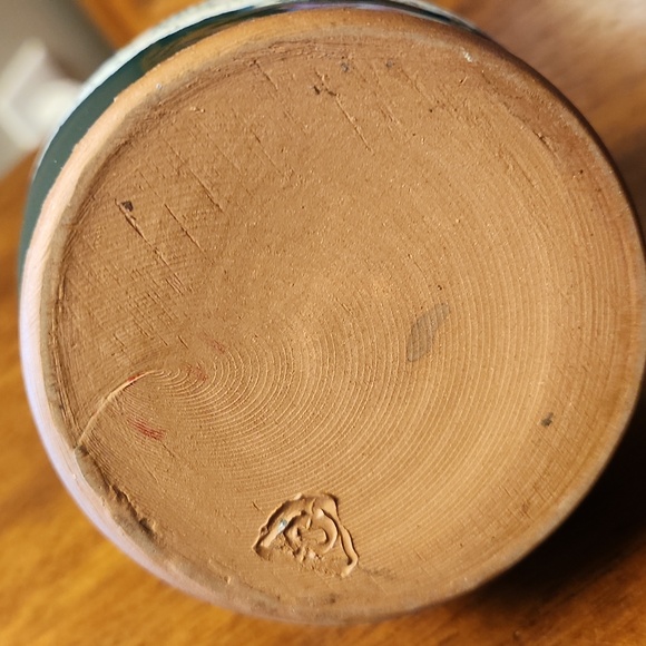 Deneen hand thrown pottery vase from original The Broken Egg Cafe - Picture 4 of 4